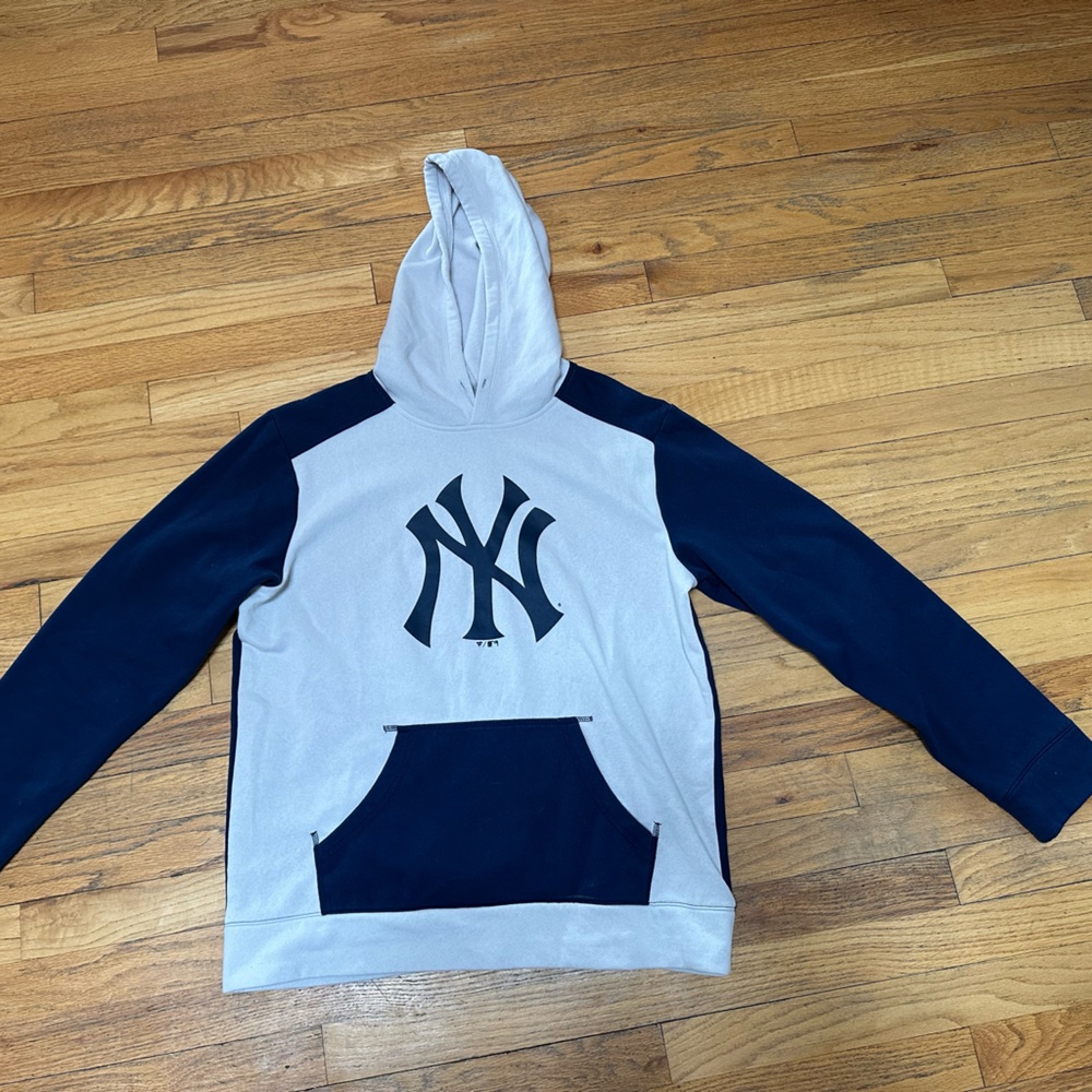 Fanatics New York Yankees Gray and Navy Hoodie